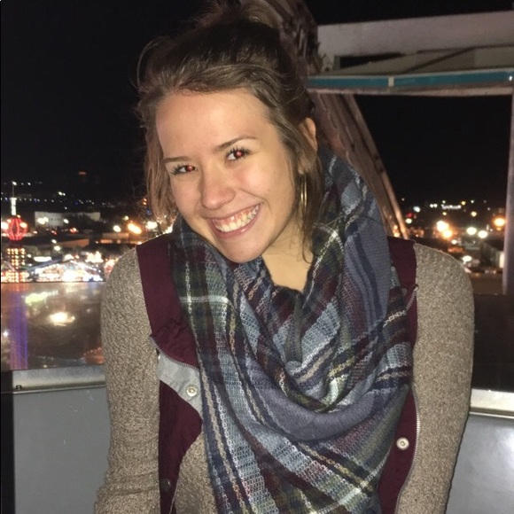 Meet your Posher, Chloe - Picture 1 of 1